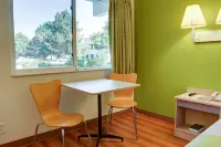 Motel 6 Springfield or  Eugene North - parking