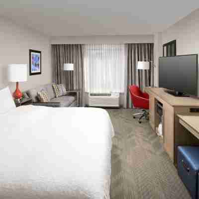 Hampton Inn & Suites Anaheim Garden Grove Rooms