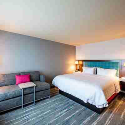 Hampton Inn & Suites by Hilton Keller Town Center Rooms
