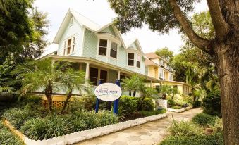 Watergarden Inn at The Bay - Housity