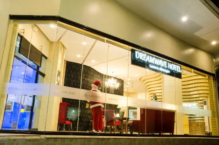 Dreamwave Hotel Lemery Отели рядом с достопримечательностью «Парк Тал»