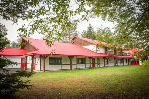 Lumberjack Inn Hotels in Hayward