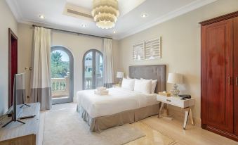 Maison Privee - Palm Jumeirah Beach Front XL Villa w/Prvt Pool
