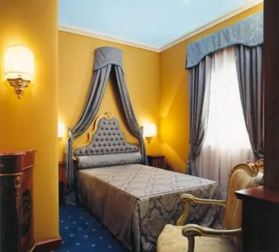 Grand Hotel Sant'Orsola Hotel dekat Ruga Nova Mercatorum (Via dei Mercanti)