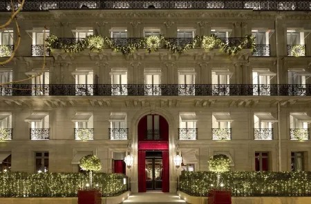 La Reserve Paris Hotel and Spa Отели рядом с достопримечательностью «Парк дэ Пранс»