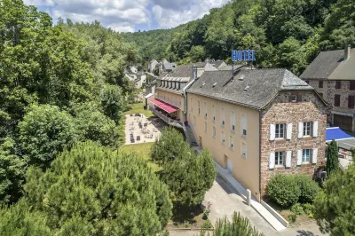 Logis Hôtel Restaurant Les 2 Rives Hôtels à : Buzeins