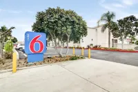 Motel 6 Carson, CA - parking