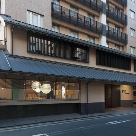 VIA INN KYOTO SHIJOMUROMACHI JR-West Group Отели рядом с достопримечательностью «Станция метро Keage»