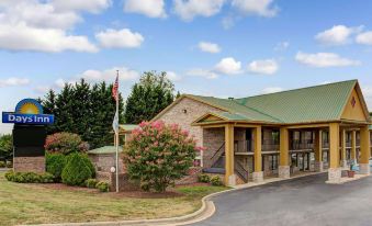 Days Inn by Wyndham Conover-Hickory