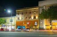 Brand Plaza Hotel فنادق في غليندايل