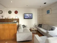 ブレイザー レジデンス ラルナカのホテル