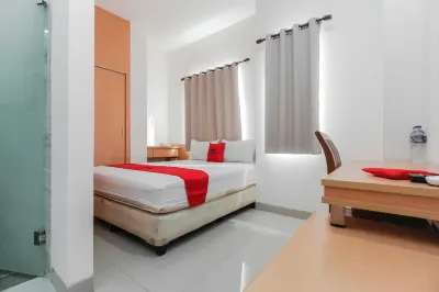 RedDoorz Plus Near Galaxy Bekasi Hotels near GOR AULIA
