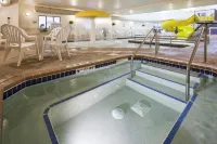 Expressway Suites Fargo - Bathtub