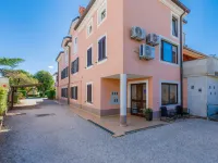 Bruno Hoteles cerca de FONTANA E PIAZZA PUBBLICA