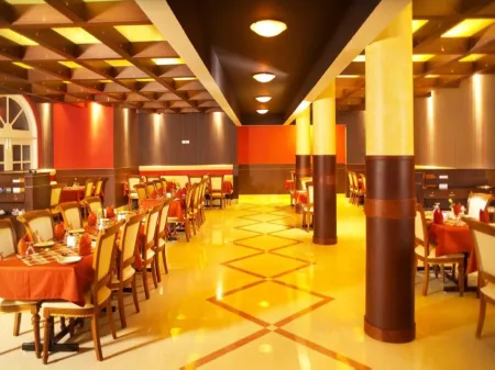 Hotel Luciya Palace Отели рядом с достопримечательностью «Chill vibes only»