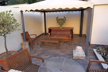 Aurelius Art Gallery Hotel