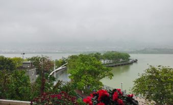 Huaxu Homestay (Qixingyan Scenic Area Store)