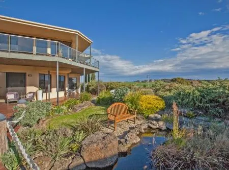 Hilltop Apartments Phillip Island - Adults Only