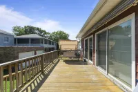 Harbor Delight on the Bay - Private Sandy Beach! 4 Bedroom Home by RedAwning Hotels in Norfolk