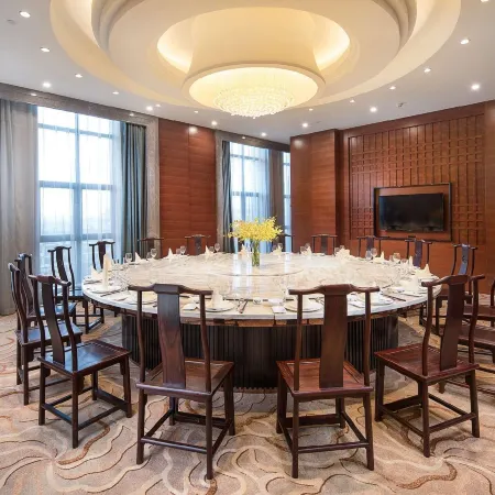 Linxiang Huayin Hotel