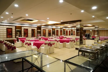 Hotel Park Inn Отели рядом с достопримечательностью «Закер Хассейн Роуз Гарден»