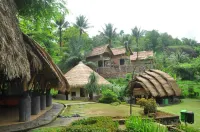 Arusliar Bukit Bambu Cottage Hotels in Cikidang