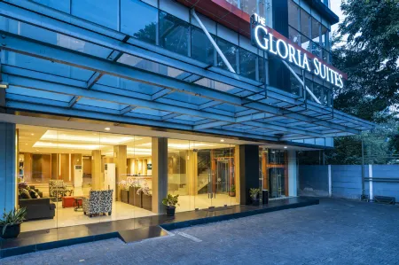 The Gloria Suites Grogol Отели рядом с достопримечательностью «Аквариум Джакарта»