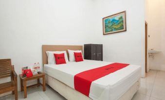 RedDoorz Plus Near Malang Town Square