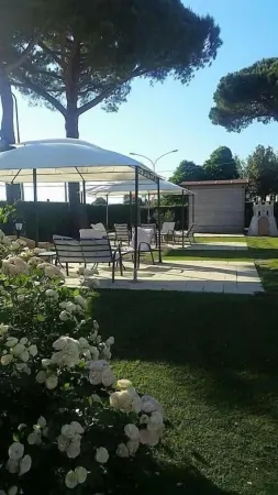 Hotel Residence I Briganti di Capalbio Отели рядом с достопримечательностью «Happy Camp California»