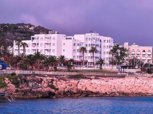 Astreas Beach Hotel Apartments