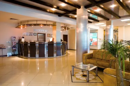 Aleksandrovsky Sad Hotel