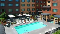 Oxford Suites Chico - Pools