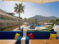 Bellazure Hotel