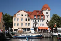 Hotel Am Alten Strom Отели рядом с достопримечательностью «Ostseebad Warnemunde»