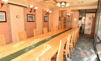 1. Hotel Ne..