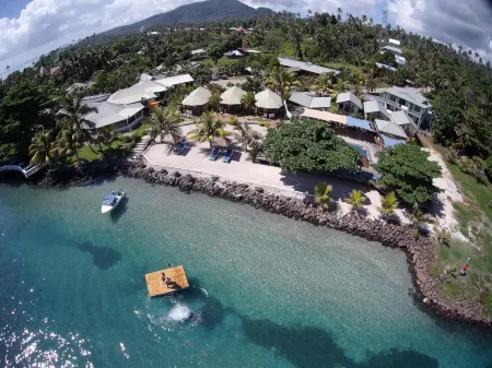 Le Uaina Beach Resort Отели в г. Ютулаела