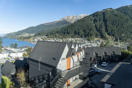 Heartland Hotel Queenstown Отели рядом с достопримечательностью «NZONE Skydive Queenstown»