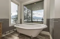 The Lodge on Harrison Lake Hôtels à : Harrison Hot Springs