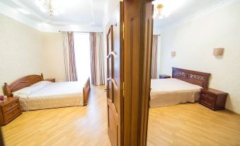 Lux Apartment on Virmenska 3- with 2 Separate Bedrooms
