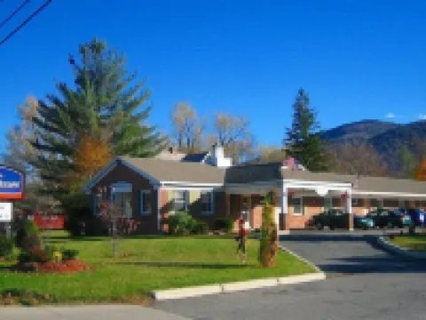 Howard Johnson by Wyndham Williamstown Hotels in Williamstown