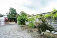 Urbanview Hotel Syariah Prambanan by RedDoorz Hotels near Sojiwan Temple
