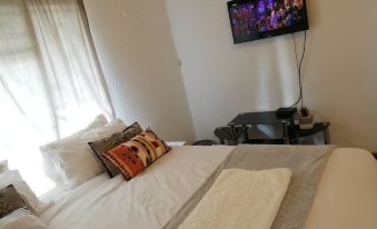 Emperor's Inn - Housity
