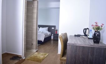 The Candela Hotel - Housity
