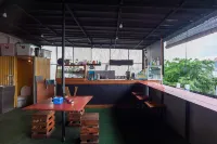 紅多茲Plus酒店-科馬約蘭 - 家庭旅館