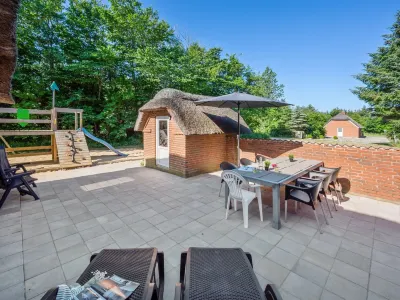 "Thana" - 1.4km from the Sea Hotels near Husby Kirke