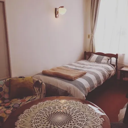 A Nostalgic and Tasty Mini Hotel Located in the mi Отели рядом с достопримечательностью «Kumenosato Road Station»
