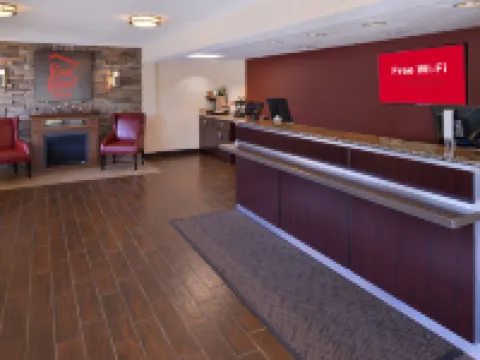 Super 8 by Wyndham Deerfield - Northbrook Hotels in Deerfield