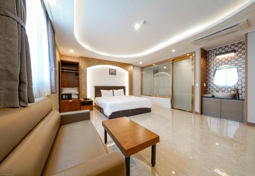 더 킹 호텔 대표 이미지