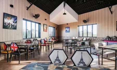 Shri Vitthal Mangalam ,Satara Отели в г. Сатара