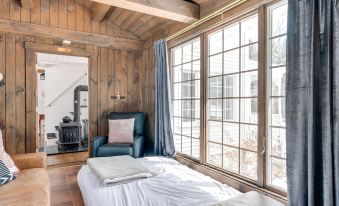 Rustic Mountain-View Farmhouse on 159 Acres